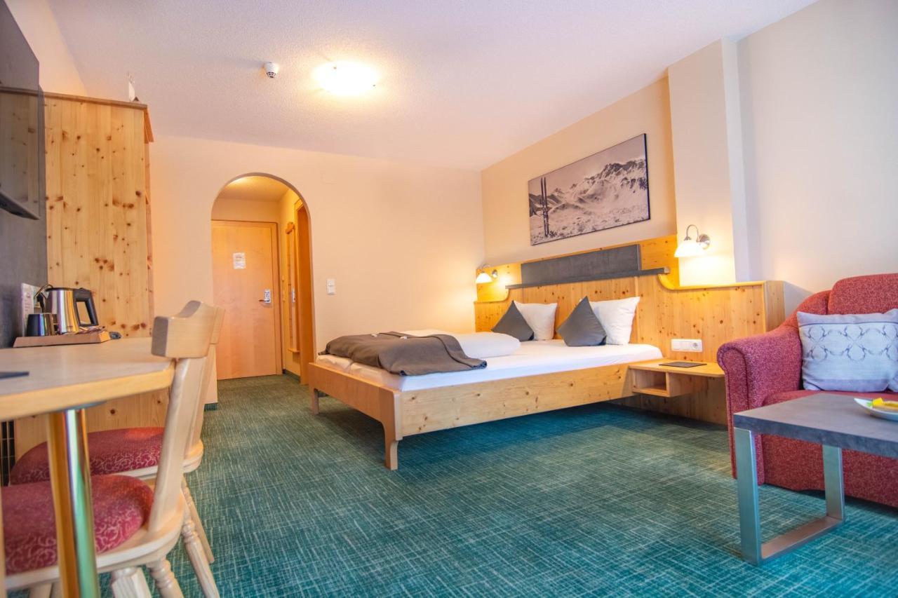 Hotel Garni Alpenhof Ischgl Exteriör bild