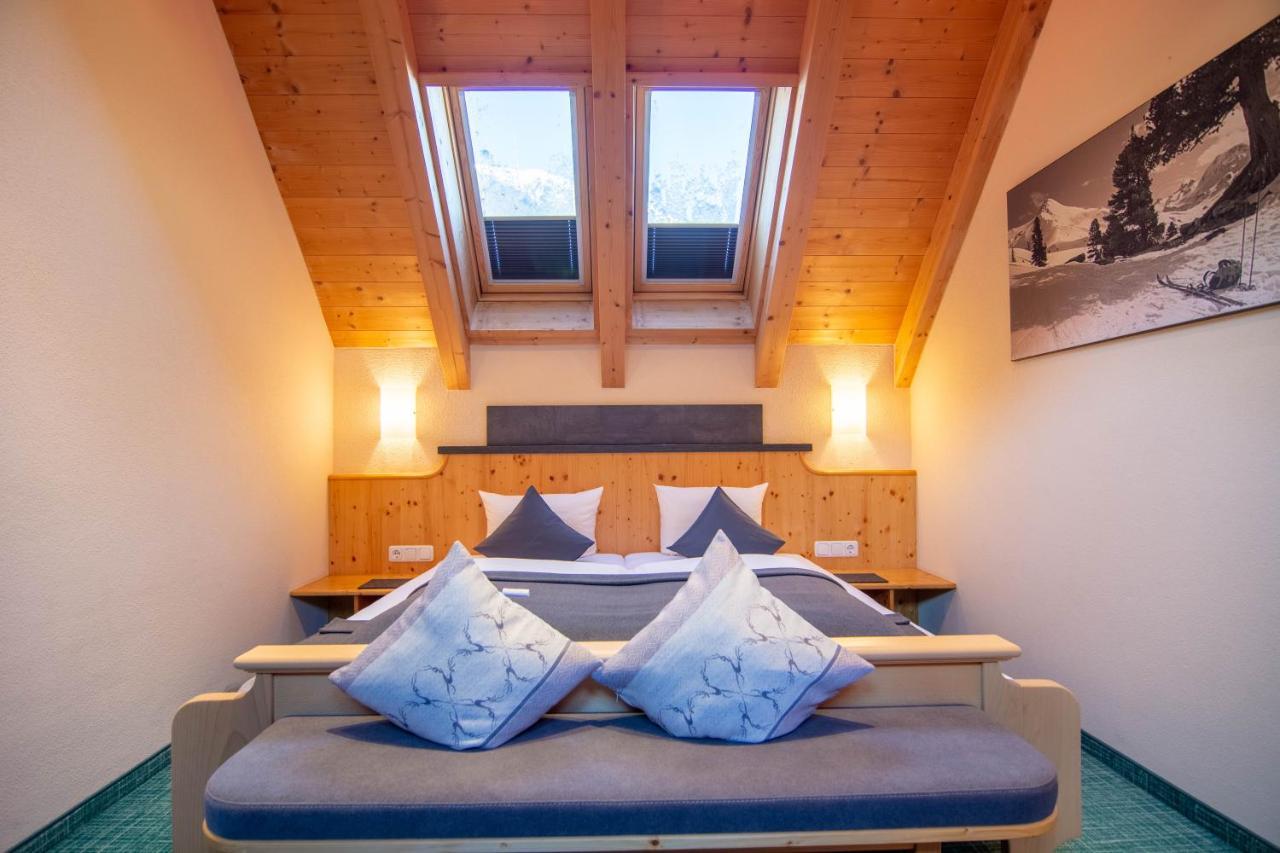 Hotel Garni Alpenhof Ischgl Exteriör bild