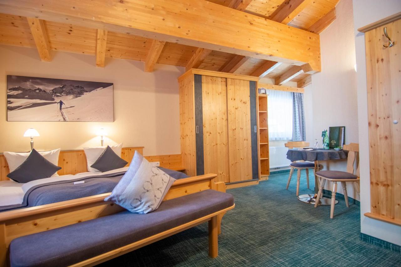 Hotel Garni Alpenhof Ischgl Exteriör bild