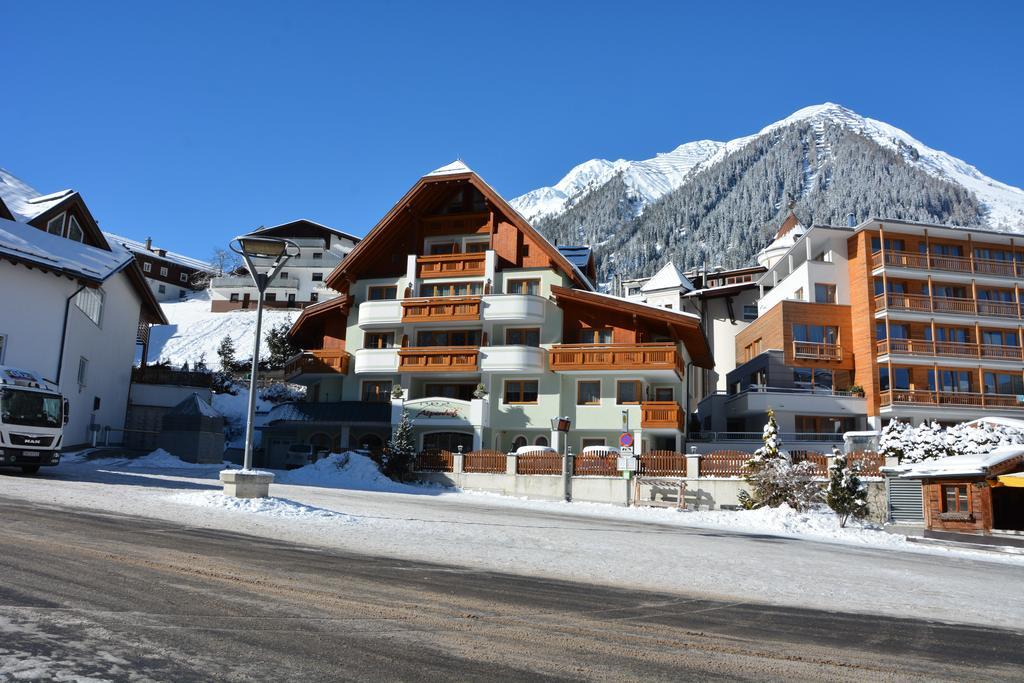 Hotel Garni Alpenhof Ischgl Exteriör bild